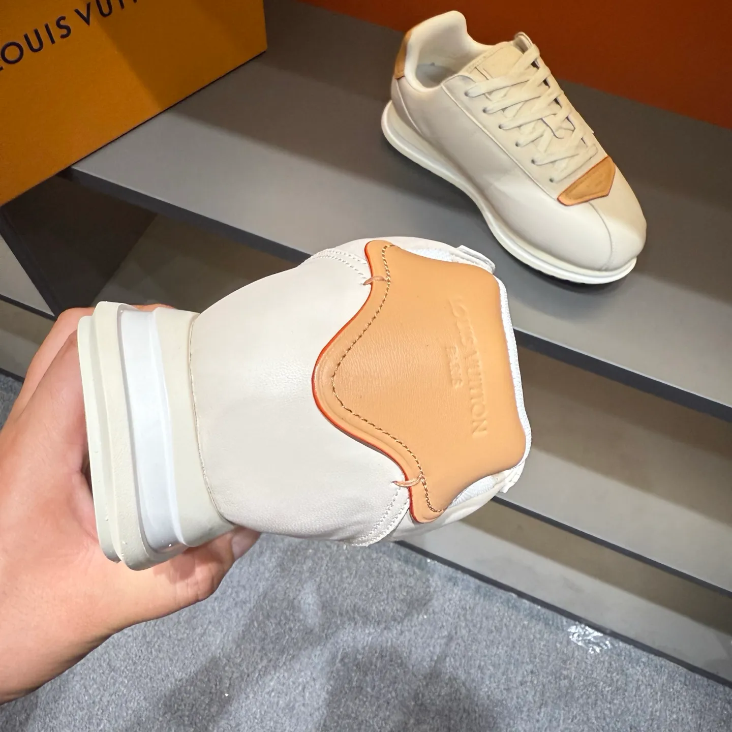 P540 Size 38-45 LV 🫏The colorful interpretation of BUTTERSOFT sneakers combines sheepskin, The colorful interpretation of LV BUTTERSOFT sneakers combines sheepskin and calfskin, bringing a super soft feel. Designed by Pharrell Williams, this '60s-inspired shoe features a padded upper that's been crafted by Louis Vuitton craftsmen to further enhance the comfort of the leather. In addition to the LV initials, it features multiple signatures, including natural leather trim and an embossed pattern of Pharrell Williams and lobster on the side, referencing the Fall/Winter 2025 men’s show. A must-have artifact for fashionistas✅